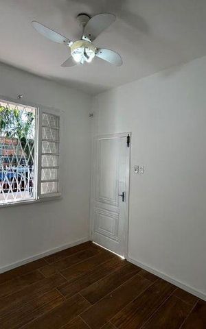 Casa à venda com 60m², 3 quartos e 2 vagas Casa à venda com 60m², 3 quartos e 2 vagasSala