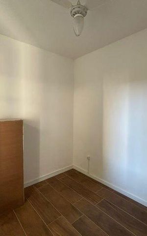 Casa à venda com 60m², 3 quartos e 2 vagas Casa à venda com 60m², 3 quartos e 2 vagasQuarto 1