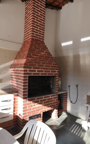 Casa à venda com 900m², 4 quartos e 7 vagasChurrasqueira