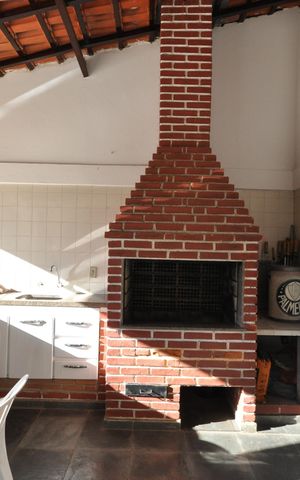Casa à venda com 900m², 4 quartos e 7 vagasChurrasqueira