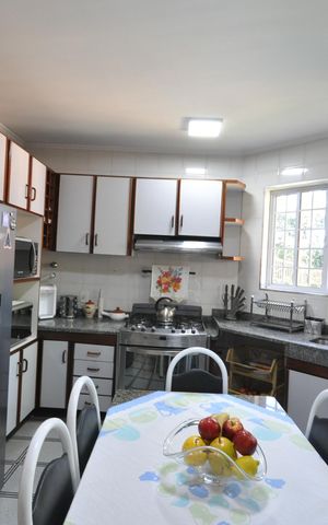 Casa à venda com 900m², 4 quartos e 7 vagasCozinha