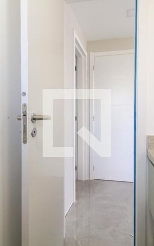 Apartamento à venda com 107m², 2 quartos e 1 vaga Apartamento à venda com 107m², 2 quartos e 1 vagaBanheiro