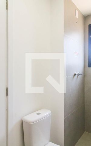 Apartamento à venda com 107m², 2 quartos e 1 vaga Apartamento à venda com 107m², 2 quartos e 1 vagaBanheiro