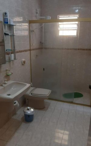Casa à venda com 269m², 3 quartos e 2 vagas Casa à venda com 269m², 3 quartos e 2 vagasBanheiro 2