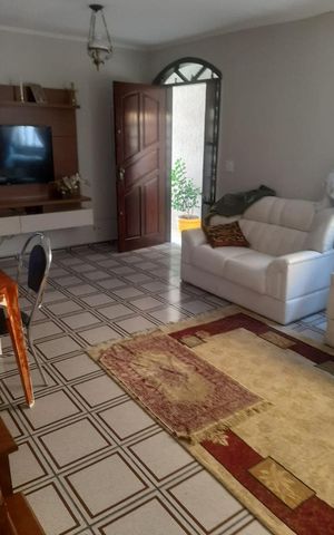 Casa à venda com 269m², 3 quartos e 2 vagas Casa à venda com 269m², 3 quartos e 2 vagasSala