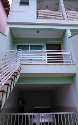 Casa à venda com 130m², 2 quartos e 2 vagas Casa à venda com 130m², 2 quartos e 2 vagasFachada