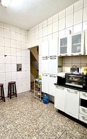Casa à venda com 245m², 3 quartos e 1 vaga