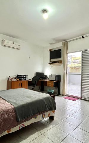 Casa à venda com 95m², 6 quartos e 3 vagas Casa à venda com 95m², 6 quartos e 3 vagasSuite
