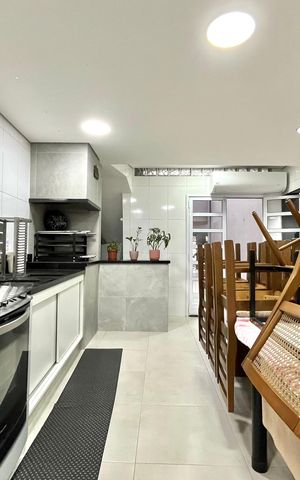 Casa à venda com 95m², 6 quartos e 3 vagas Casa à venda com 95m², 6 quartos e 3 vagasChurrasqueira