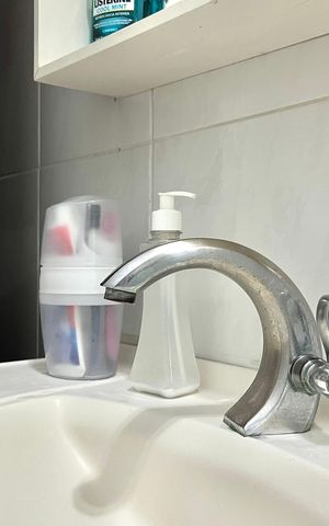 Casa à venda com 95m², 6 quartos e 3 vagas Casa à venda com 95m², 6 quartos e 3 vagasBanheiro Corredor