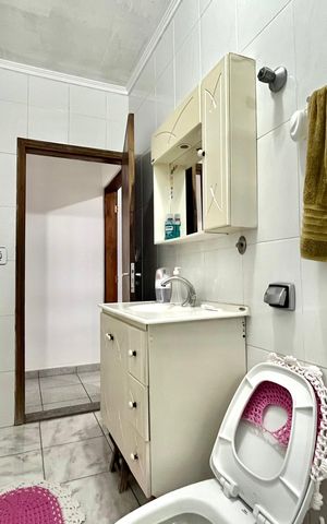 Casa à venda com 95m², 6 quartos e 3 vagas Casa à venda com 95m², 6 quartos e 3 vagasBanheiro Corredor