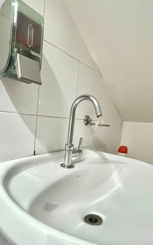 Casa à venda com 95m², 6 quartos e 3 vagas Casa à venda com 95m², 6 quartos e 3 vagasLavabo