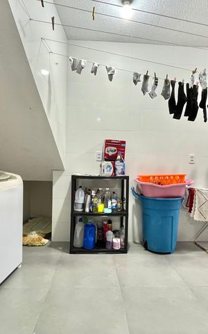 Casa à venda com 95m², 6 quartos e 3 vagas Casa à venda com 95m², 6 quartos e 3 vagasÁrea de Serviço