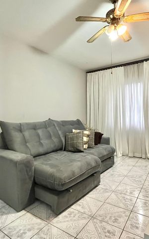 Casa à venda com 95m², 6 quartos e 3 vagas Casa à venda com 95m², 6 quartos e 3 vagasSala - Edícula