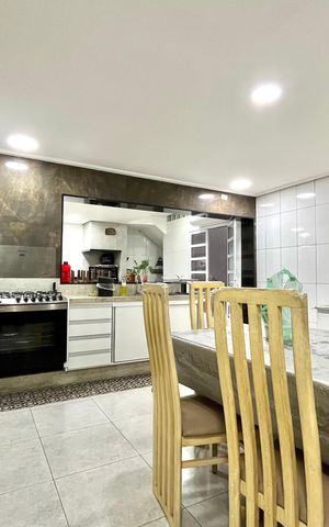Casa à venda com 95m², 6 quartos e 3 vagas Casa à venda com 95m², 6 quartos e 3 vagasCozinha