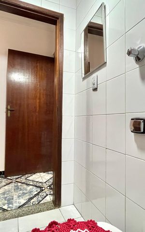 Casa à venda com 95m², 6 quartos e 3 vagas Casa à venda com 95m², 6 quartos e 3 vagasLavabo