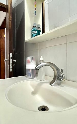 Casa à venda com 95m², 6 quartos e 3 vagas Casa à venda com 95m², 6 quartos e 3 vagasBanheiro Corredor