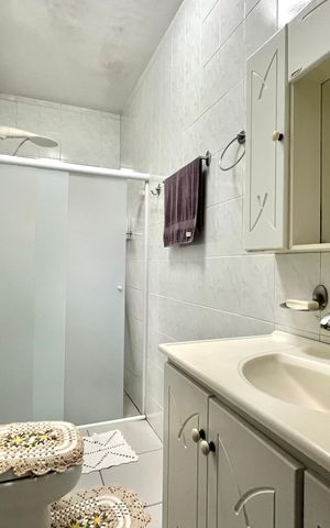 Casa à venda com 95m², 6 quartos e 3 vagas Casa à venda com 95m², 6 quartos e 3 vagasBanheiro da Suíte