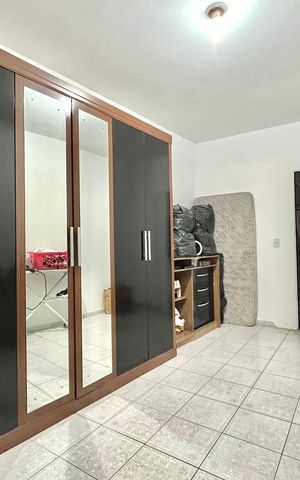 Casa à venda com 95m², 6 quartos e 3 vagas Casa à venda com 95m², 6 quartos e 3 vagasQuarto 4