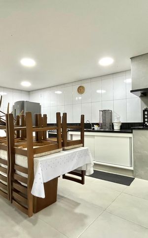 Casa à venda com 95m², 6 quartos e 3 vagas Casa à venda com 95m², 6 quartos e 3 vagasChurrasqueira