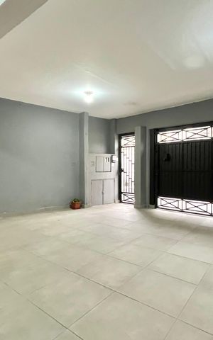 Casa à venda com 95m², 6 quartos e 3 vagas Casa à venda com 95m², 6 quartos e 3 vagasGaragem