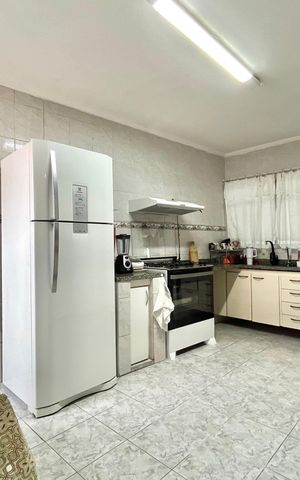 Casa à venda com 95m², 6 quartos e 3 vagas Casa à venda com 95m², 6 quartos e 3 vagasCozinha - Edícula