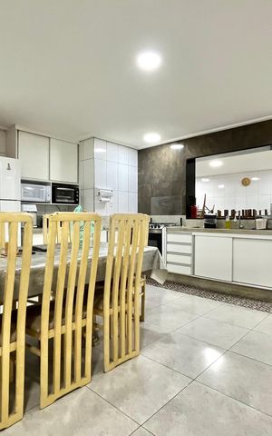 Casa à venda com 95m², 6 quartos e 3 vagas Casa à venda com 95m², 6 quartos e 3 vagasCozinha