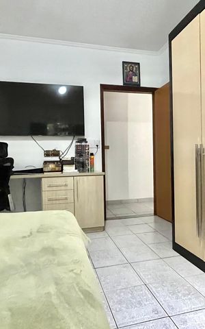 Casa à venda com 95m², 6 quartos e 3 vagas Casa à venda com 95m², 6 quartos e 3 vagasQuarto 2
