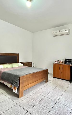 Casa à venda com 95m², 6 quartos e 3 vagas Casa à venda com 95m², 6 quartos e 3 vagasSuite