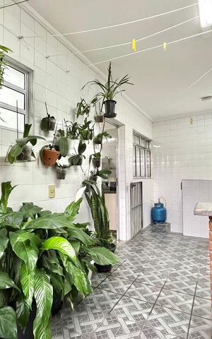 Casa à venda com 95m², 6 quartos e 3 vagas Casa à venda com 95m², 6 quartos e 3 vagasChurrasqueira - Edícula