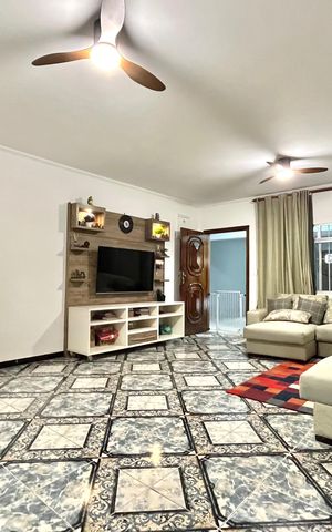 Casa à venda com 95m², 6 quartos e 3 vagas Casa à venda com 95m², 6 quartos e 3 vagasSala
