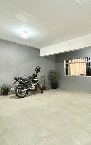 Casa à venda com 95m², 6 quartos e 3 vagas Casa à venda com 95m², 6 quartos e 3 vagasGaragem