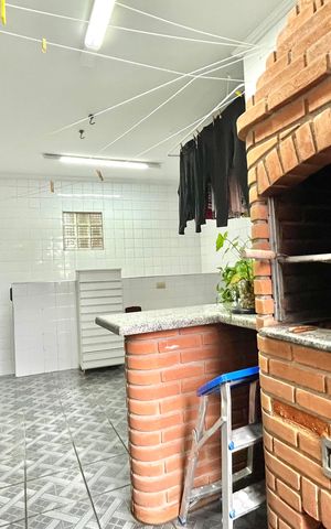 Casa à venda com 95m², 6 quartos e 3 vagas Casa à venda com 95m², 6 quartos e 3 vagasChurrasqueira - Edícula