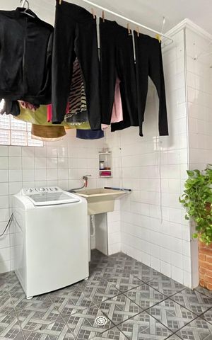 Casa à venda com 95m², 6 quartos e 3 vagas Casa à venda com 95m², 6 quartos e 3 vagasÁrea de Serviço - Edícula