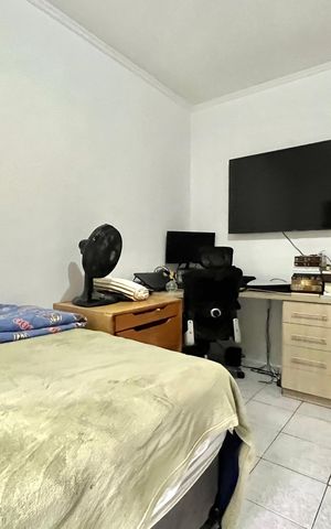 Casa à venda com 95m², 6 quartos e 3 vagas Casa à venda com 95m², 6 quartos e 3 vagasQuarto 2