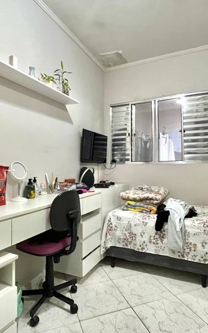 Casa à venda com 95m², 6 quartos e 3 vagas Casa à venda com 95m², 6 quartos e 3 vagasQuarto 3