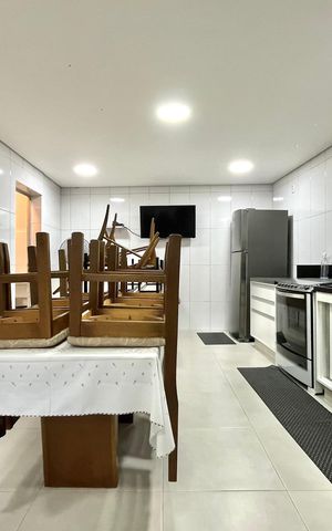 Casa à venda com 95m², 6 quartos e 3 vagas Casa à venda com 95m², 6 quartos e 3 vagasChurrasqueira