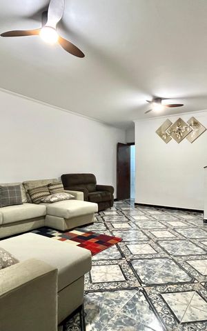 Casa à venda com 95m², 6 quartos e 3 vagas Casa à venda com 95m², 6 quartos e 3 vagasSala