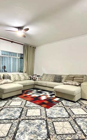 Casa à venda com 95m², 6 quartos e 3 vagas Casa à venda com 95m², 6 quartos e 3 vagasSala