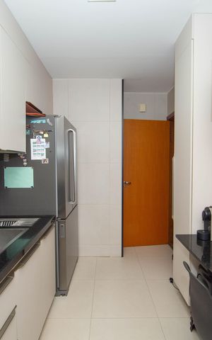 Apartamento à venda com 220m², 4 quartos e 3 vagas Apartamento à venda com 220m², 4 quartos e 3 vagasCozinha