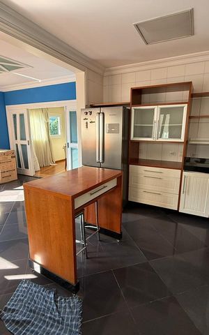Casa à venda com 547m², 4 quartos e 4 vagas Casa à venda com 547m², 4 quartos e 4 vagasCozinha