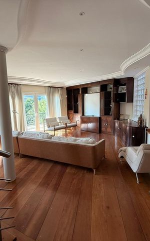 Casa à venda com 547m², 4 quartos e 4 vagas Casa à venda com 547m², 4 quartos e 4 vagasSala
