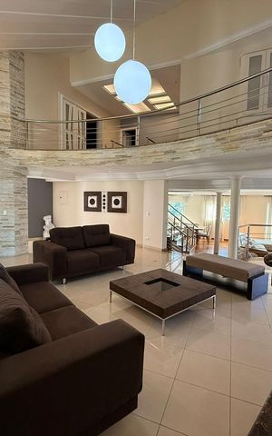 Casa à venda com 547m², 4 quartos e 4 vagas Casa à venda com 547m², 4 quartos e 4 vagasSala