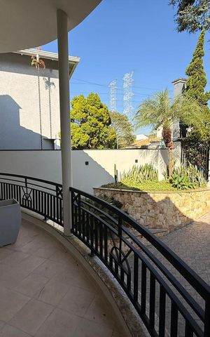 Casa à venda com 547m², 4 quartos e 4 vagas Casa à venda com 547m², 4 quartos e 4 vagasVaranda
