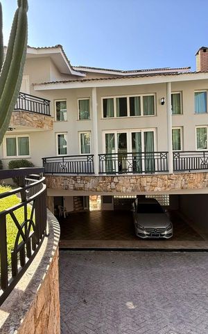 Casa à venda com 547m², 4 quartos e 4 vagas Casa à venda com 547m², 4 quartos e 4 vagasÁrea externa
