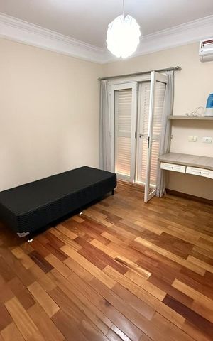 Casa à venda com 547m², 4 quartos e 4 vagas Casa à venda com 547m², 4 quartos e 4 vagasQuarto