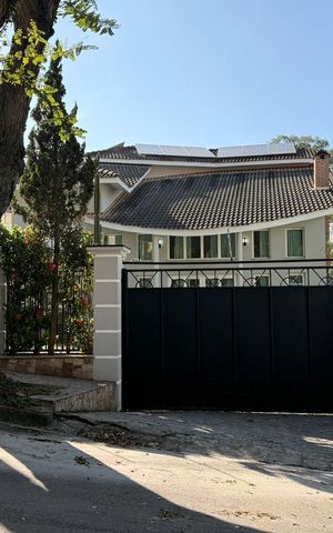 Casa à venda com 547m², 4 quartos e 4 vagas Casa à venda com 547m², 4 quartos e 4 vagasFachada