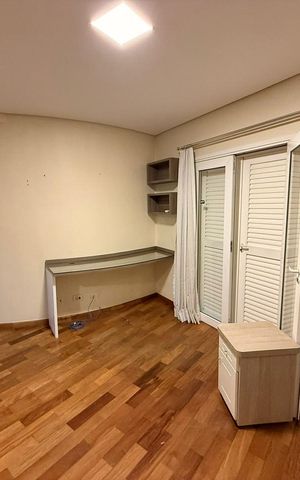 Casa à venda com 547m², 4 quartos e 4 vagas Casa à venda com 547m², 4 quartos e 4 vagasQuarto
