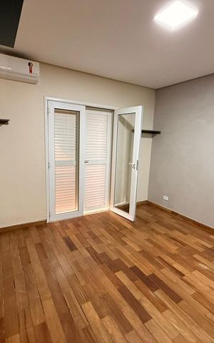Casa à venda com 547m², 4 quartos e 4 vagas Casa à venda com 547m², 4 quartos e 4 vagasQuarto