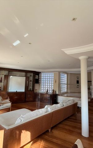 Casa à venda com 547m², 4 quartos e 4 vagas Casa à venda com 547m², 4 quartos e 4 vagasSala